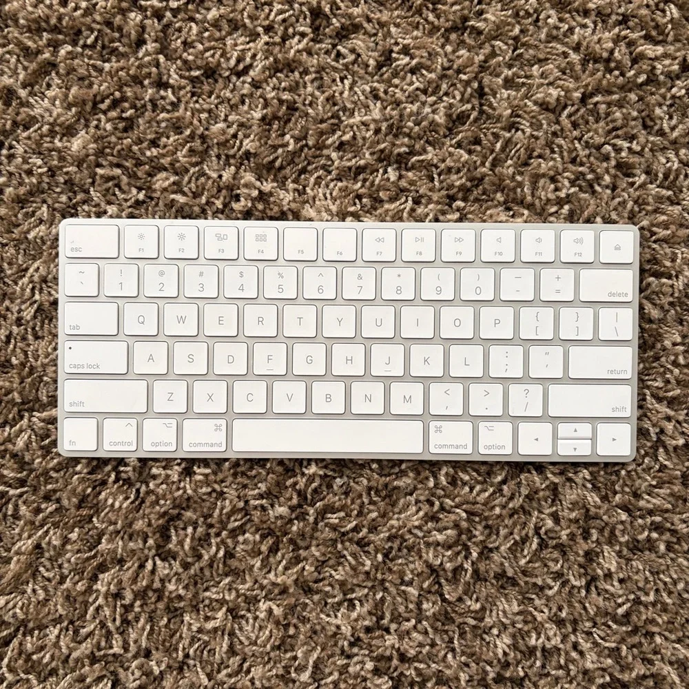 Apple Wireless White Keyboard